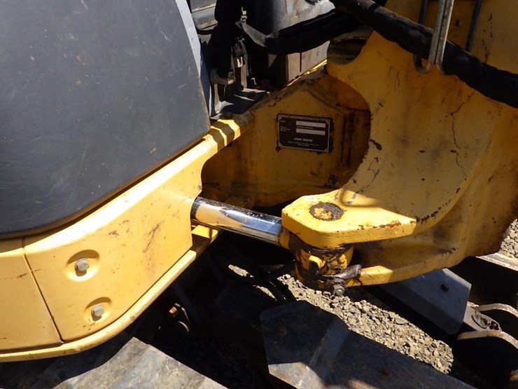 2012-john-deere-60d-image-32