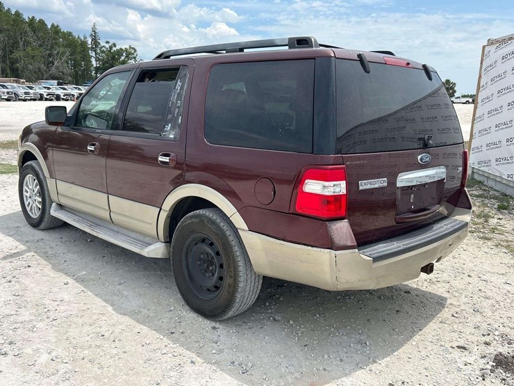 2010-ford-expedition-image-4