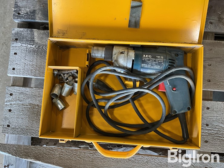 milwaukee-drill-impact-&-heavy-duty-hammer-image-12