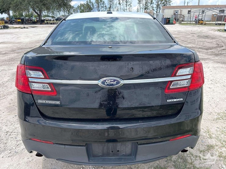 2018-ford-taurus-sedan.-image-23