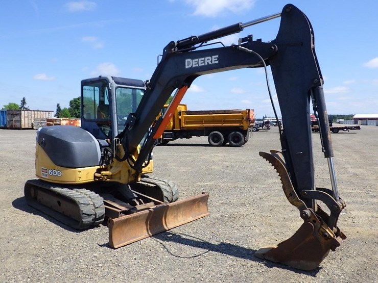 2012-john-deere-60d-image-2