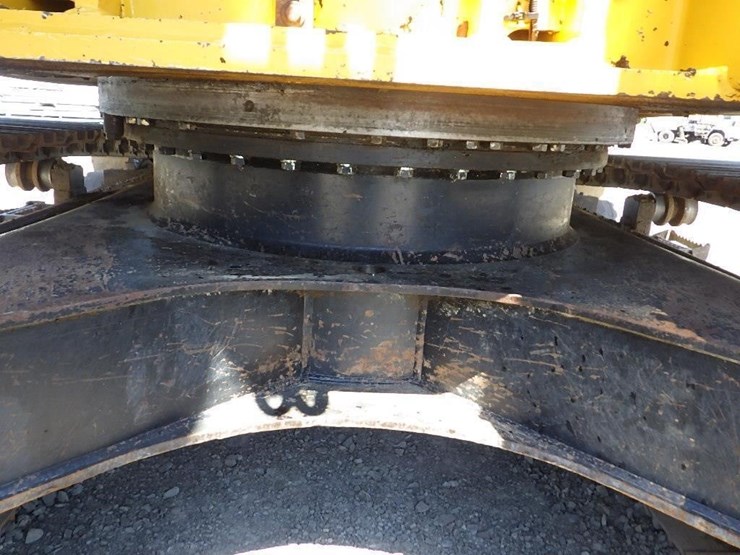 deere-245g-lc-image-35