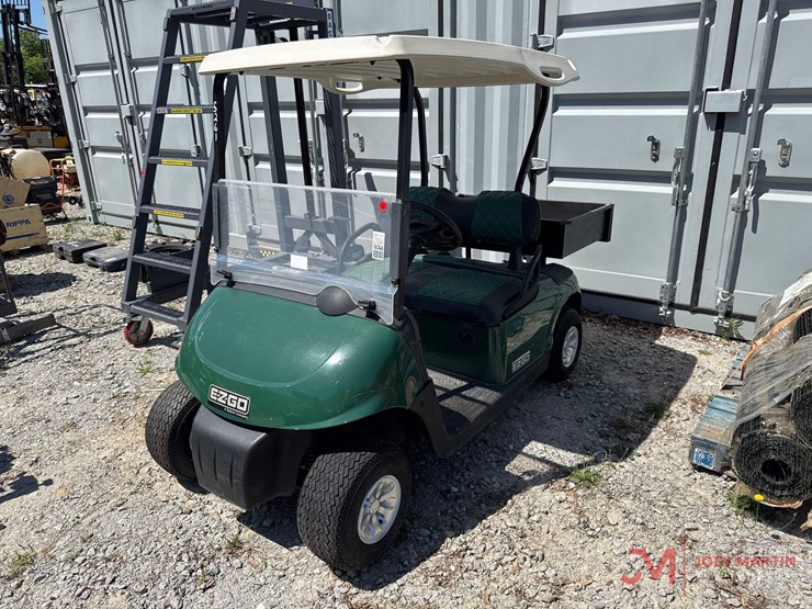 e-z-go-electric-golf-cart-image-4
