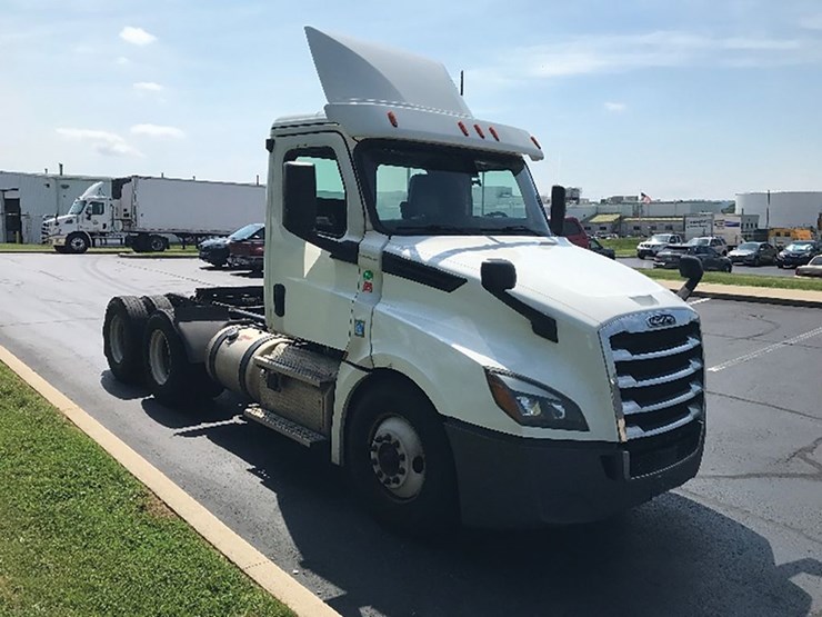 2020-freightliner-cascadia-126-image-1
