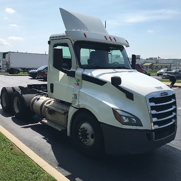 2020 FREIGHTLINER CASCADIA 126