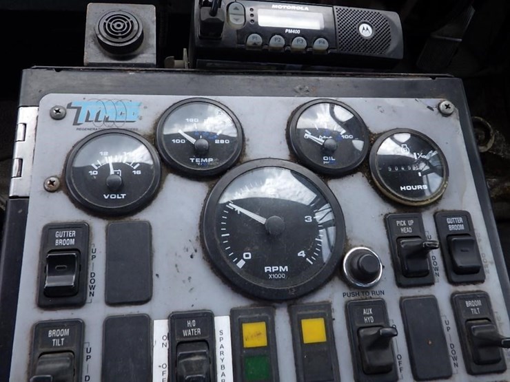 2003-freightliner-fc70-image-52
