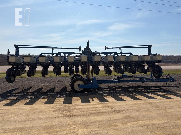 1999-kinze-2600-image-2