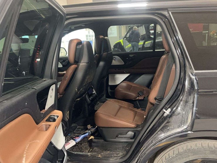2023-lincoln-aviator-image-11