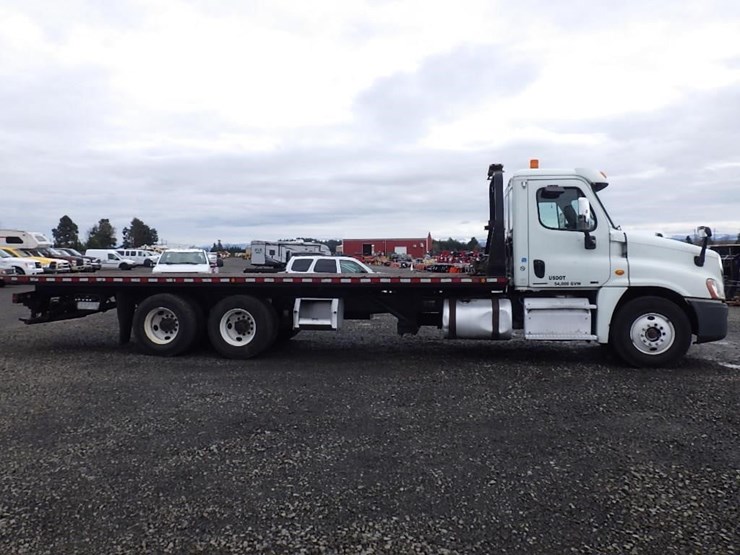 2012-freightliner-cascadia-125-image-4