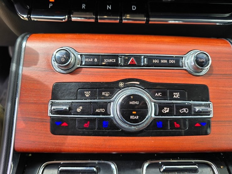 2024-lincoln-aviator-image-24