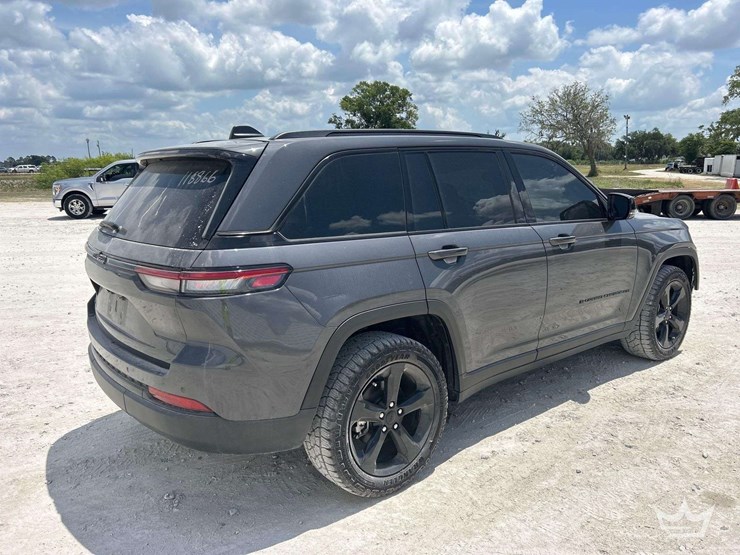 2023-jeep-grand-cherokee-image-3