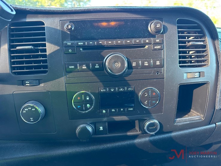 2011-chevrolet-silverado-1500-image-33