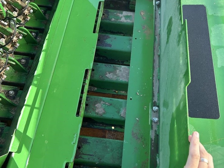 2016-john-deere-l340-image-39