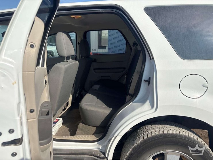 2012-ford-escape-image-16