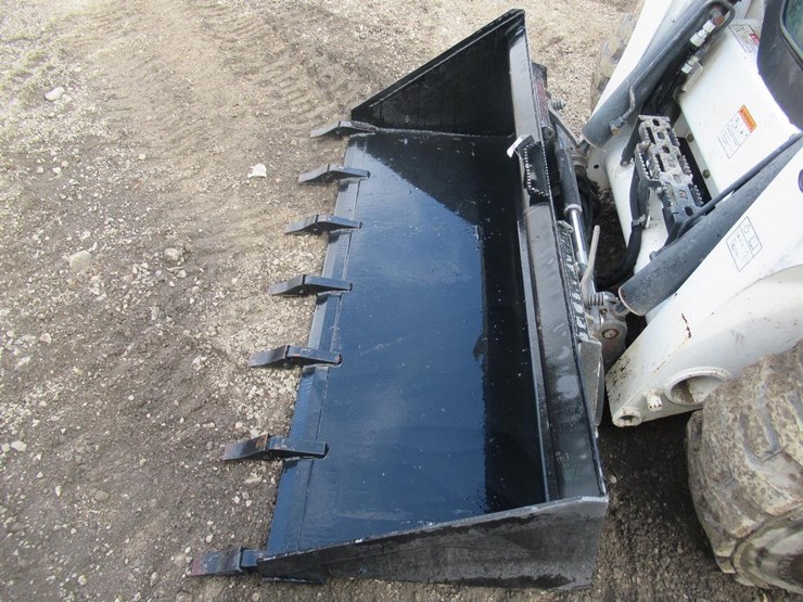 wildcat-74"-skid-steer-tooth-bucket-image-2