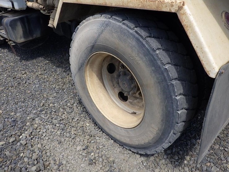 1997-ford-f800-image-23