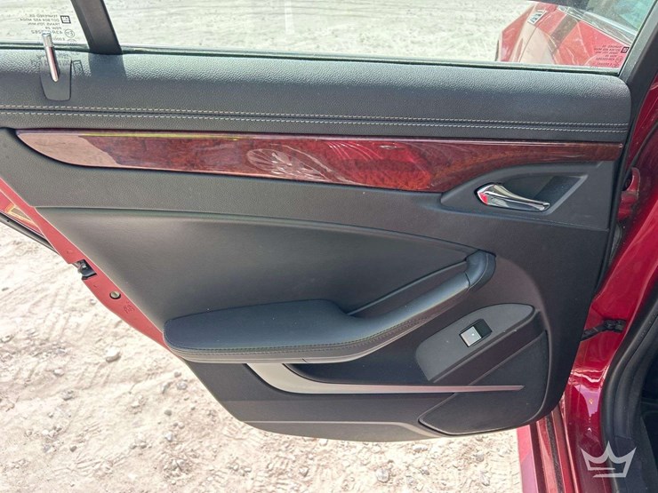 2010-cadillac-cts-sedan-image-21