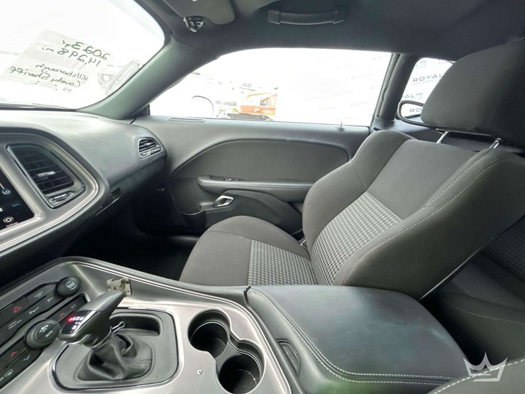 2023-dodge-challenger-coupe-image-18