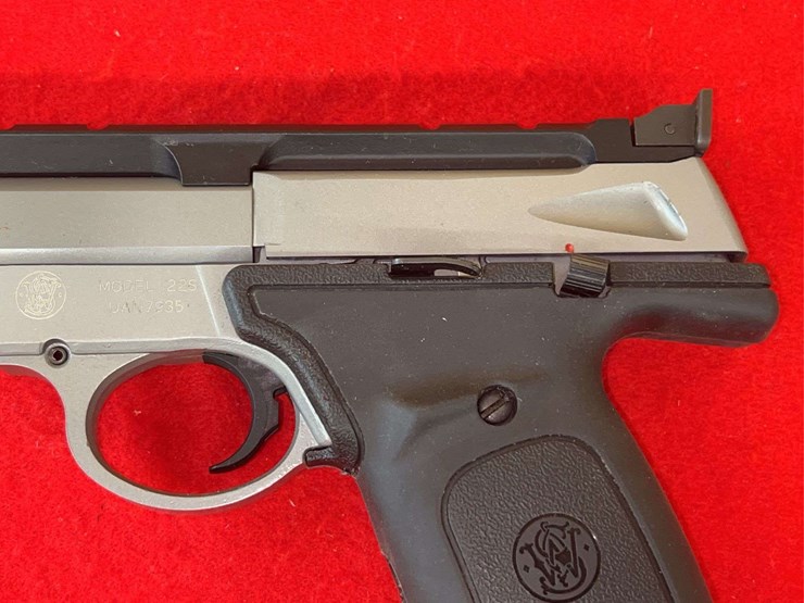 smith-&-wesson-model-22s-semi-auto-pistol-.22-lr-image-10