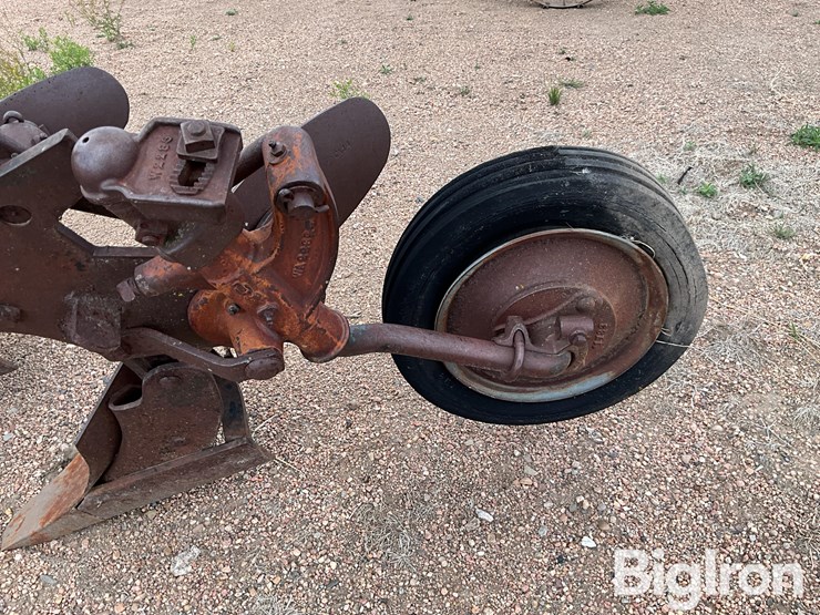 john-deere-3-bottom-plow-image-19