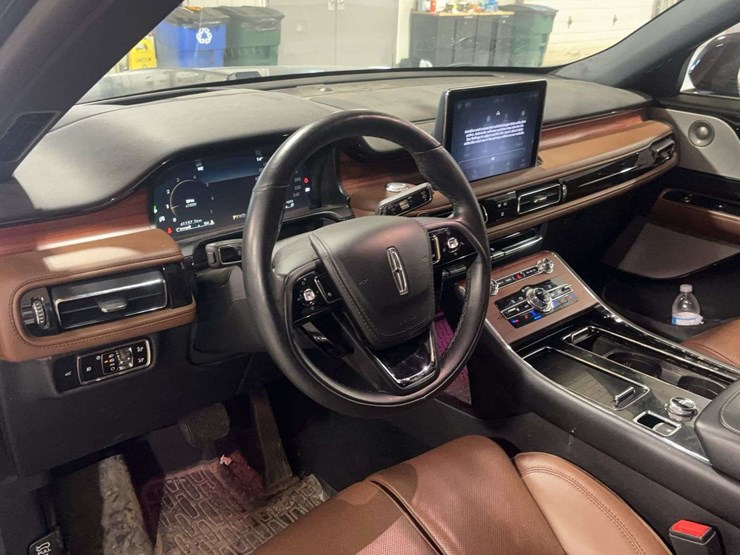 2023-lincoln-aviator-image-17
