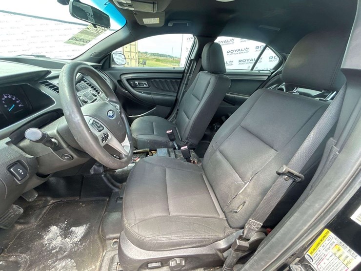 2018-ford-taurus-sedan.-image-12