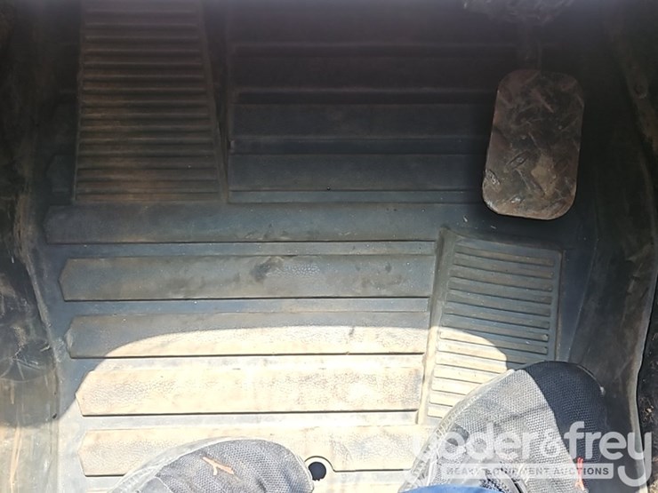 2019-caterpillar-259d-image-34
