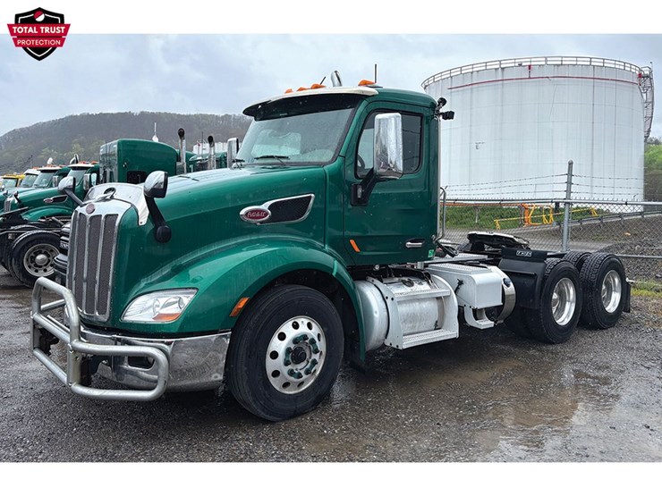 2019-peterbilt-579-image-1