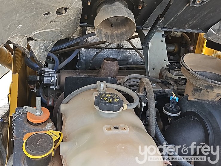 2021-deere-331g-image-10