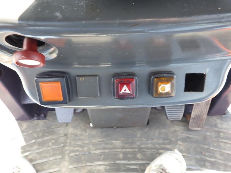 kubota-r420st-wheel-loader-image-34