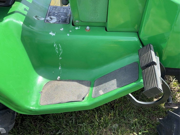 john-deere-322-image-35