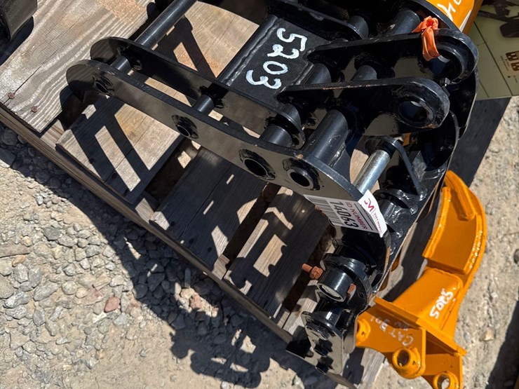 mini-excavator-grapple-attachment-image-1