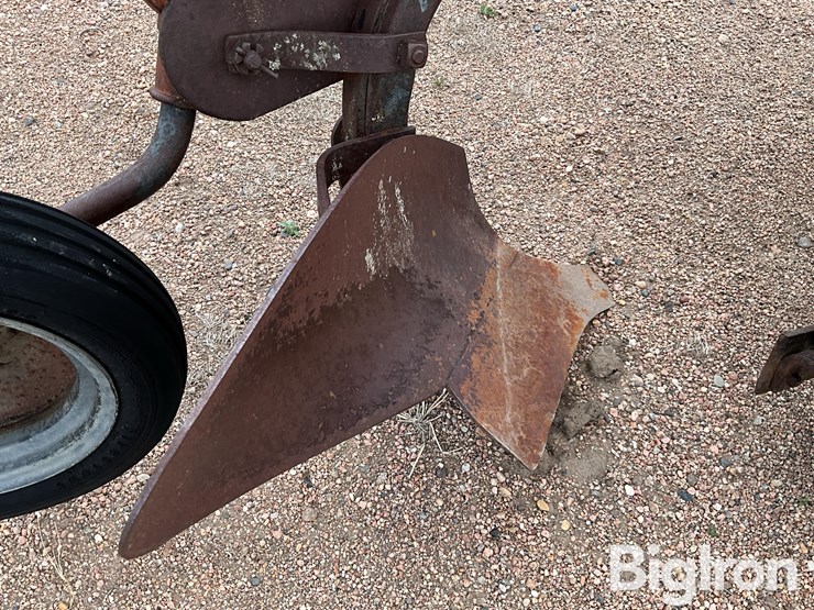 john-deere-3-bottom-plow-image-13