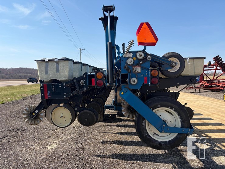 1999-kinze-2600-image-4