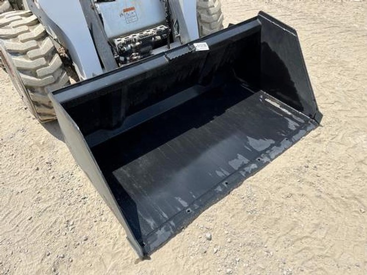 wildcat-68"-skid-steer-snow/litter-bucket-image-3