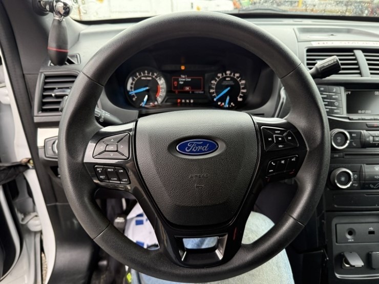 2018-ford-explorer-image-23