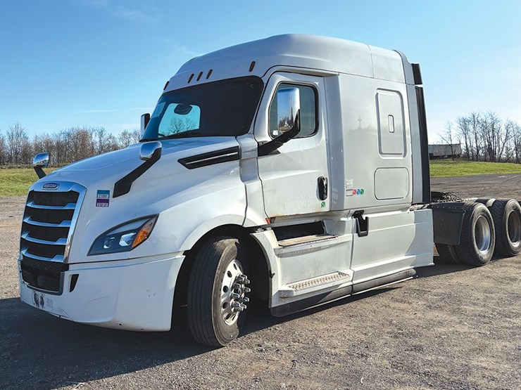 2019-freightliner-cascadia-126-image-2