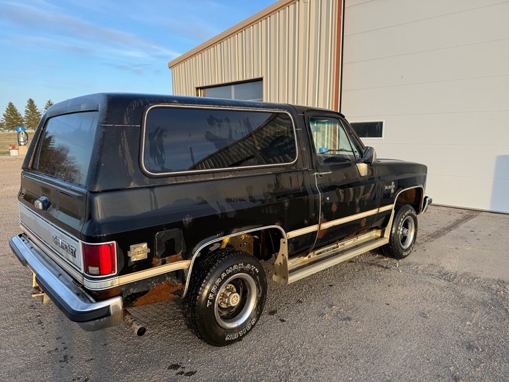1985-chevrolet-suburban-image-3