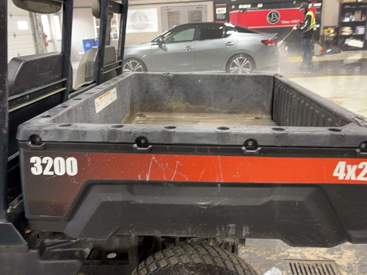 2011-bobcat-3200-image-17