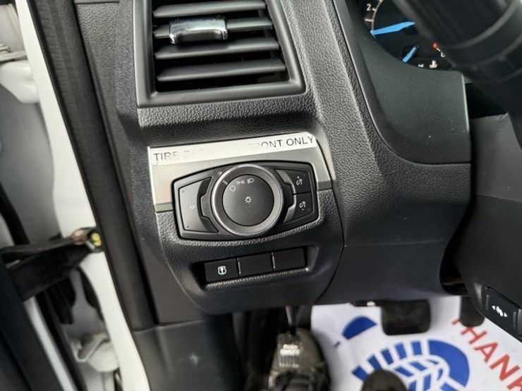 2018-ford-explorer-image-25