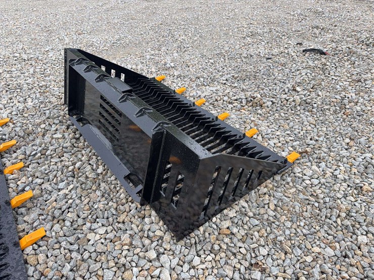 2026-giyi-66"-skid-steer-rock-bucket-image-5