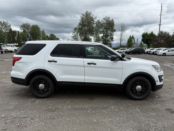 2018-ford-explorer-image-3