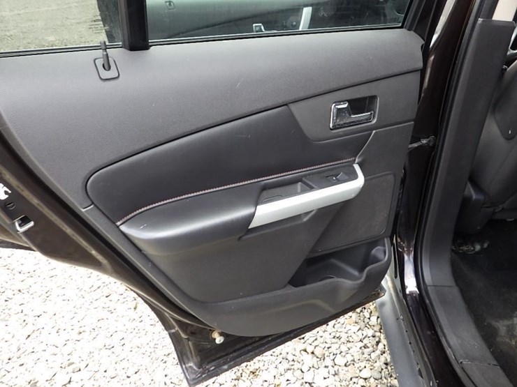 2013-ford-edge-image-22