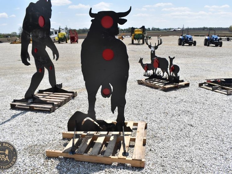 bull-shooting-target-44991-image-2