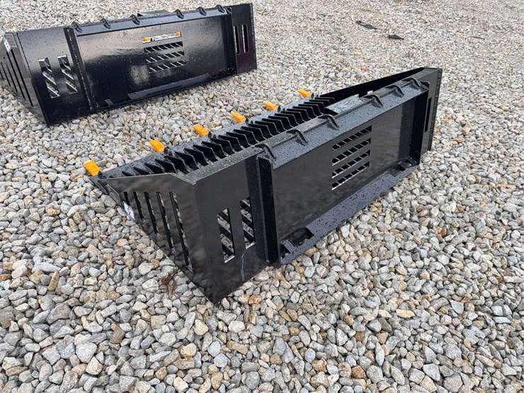 2026-giyi-66"-skid-steer-rock-bucket-image-6