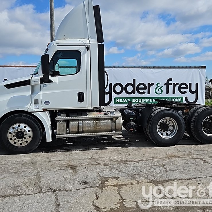 2020 FREIGHTLINER CASCADIA 126