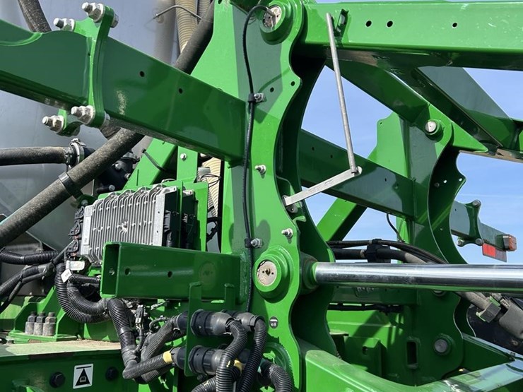 2020-john-deere-r4045-image-67