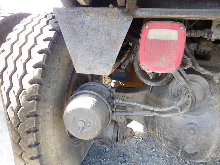 2014-caterpillar-ct660-image-10
