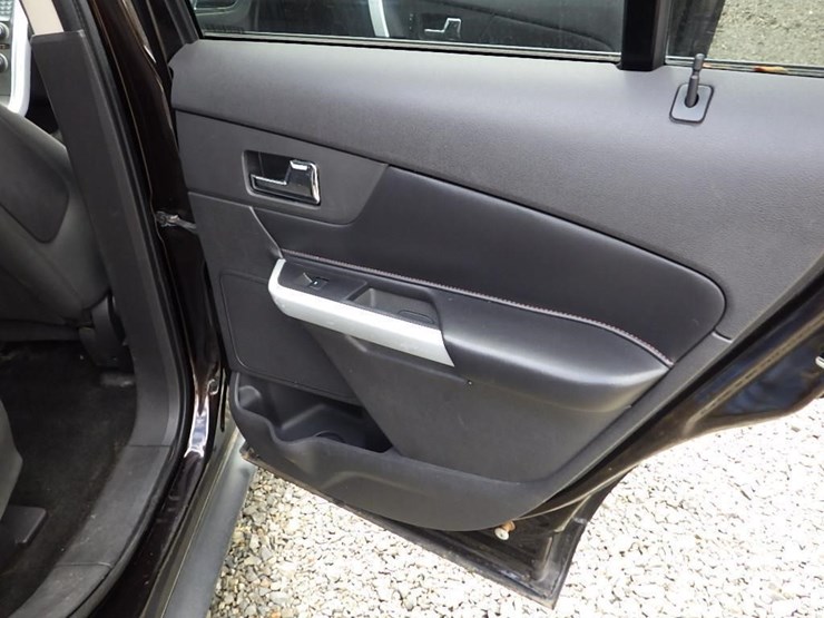 2013-ford-edge-image-17