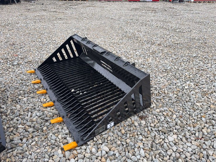 2026-giyi-66"-skid-steer-rock-bucket-image-1